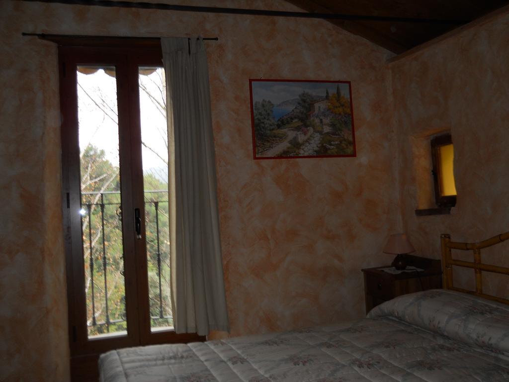 Lo Scoiattolo Villa Ventimiglia Room photo