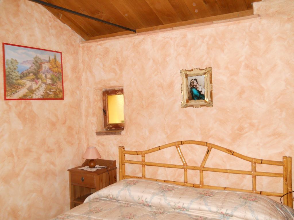 Lo Scoiattolo Villa Ventimiglia Room photo